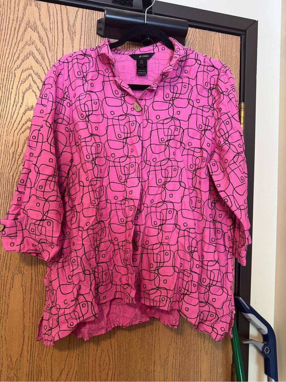 Ali miles  Pink Patterned Button-Front Women's Top